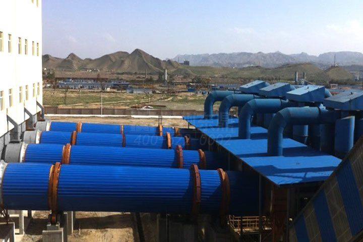 東鼎礦渣烘干機生產(chǎn)線可用于烘干水渣鋼渣、粉煤灰、電石渣、脫硫石膏、粘土、河沙、石英沙等礦渣物料。該系統(tǒng)采用新型三層烘干工藝，全套烘干設(shè)備設(shè)計合理，制作精良，性能穩(wěn)