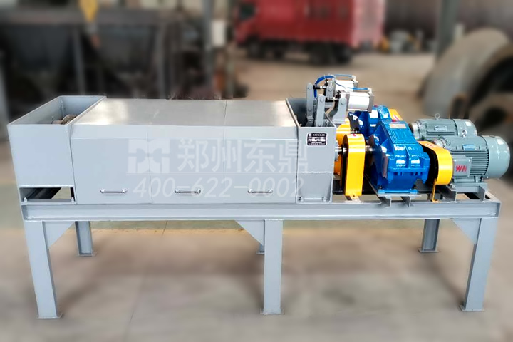 螺旋擠壓脫水機具有產(chǎn)能大，操作維修方便，投入成本低，分單螺旋和雙螺旋系列脫水產(chǎn)品