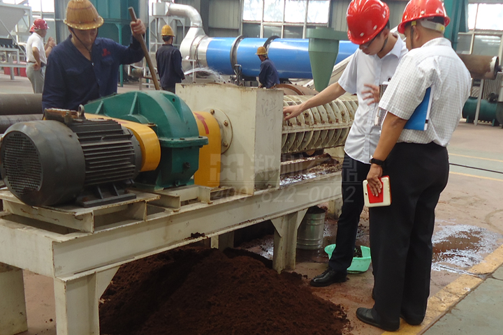 椰糠烘干機(jī)烘干椰槺椰絲成本低，占地面積小，提供椰槺烘干現(xiàn)場(chǎng)考察咨詢